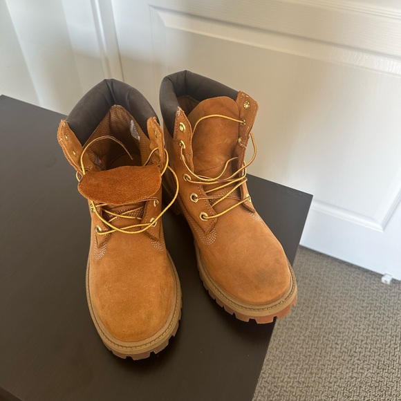Timberland boots in the color wheat nubuck - Picture 2 of 2